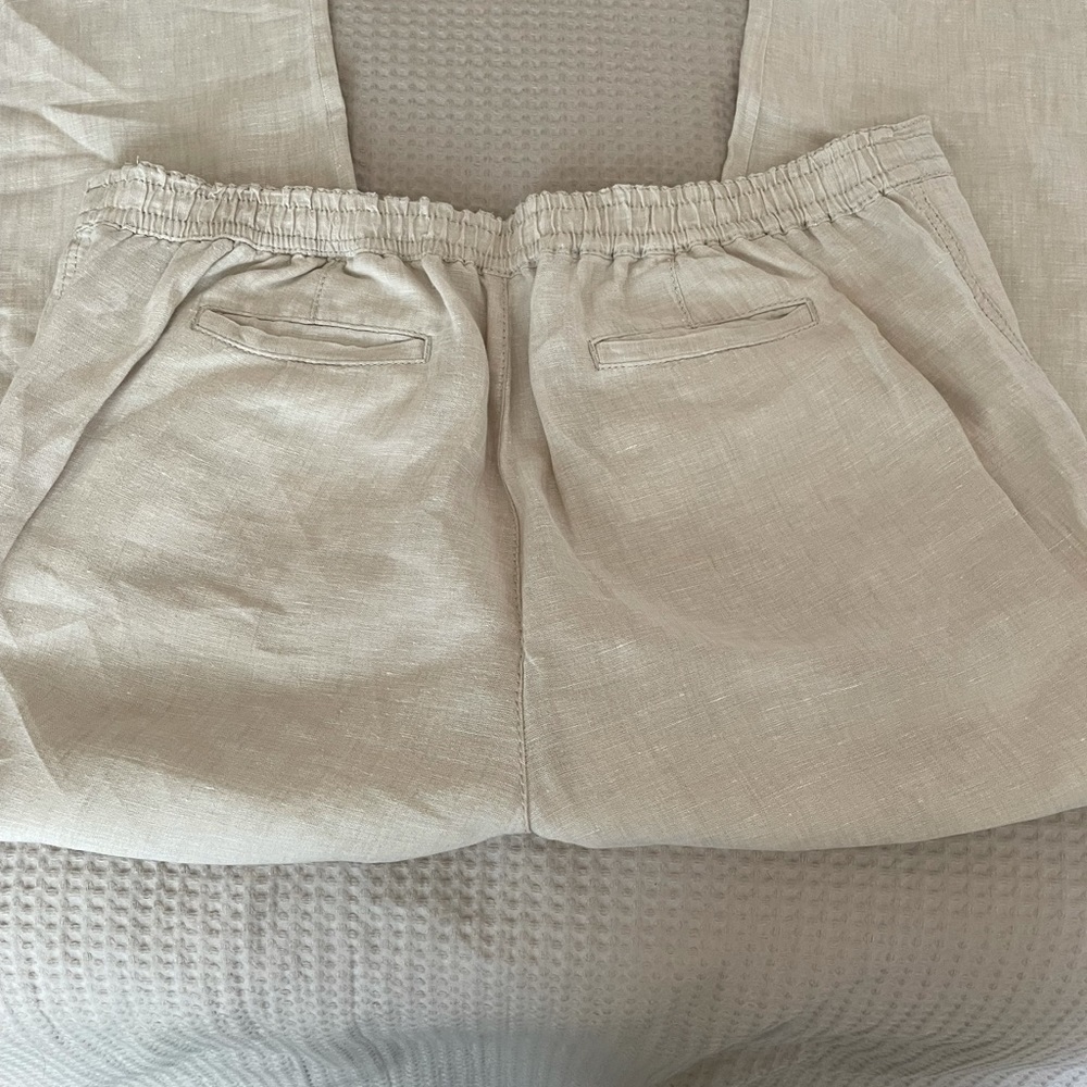 A nude Caslon Linen cropped pants